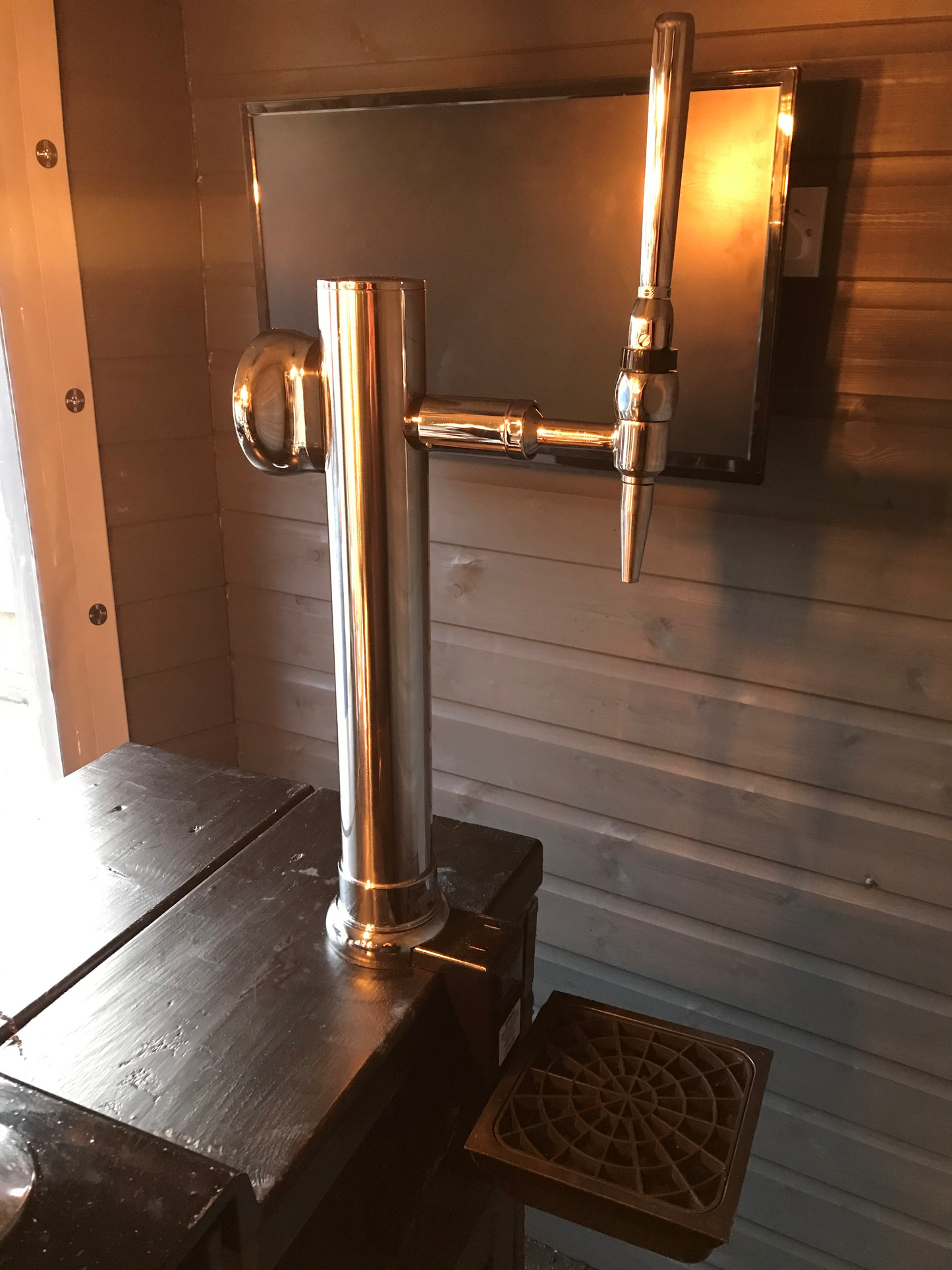 *Used Unity 1 Out Tower Clamp On LED Badge Holder With Drip Tray & Tap